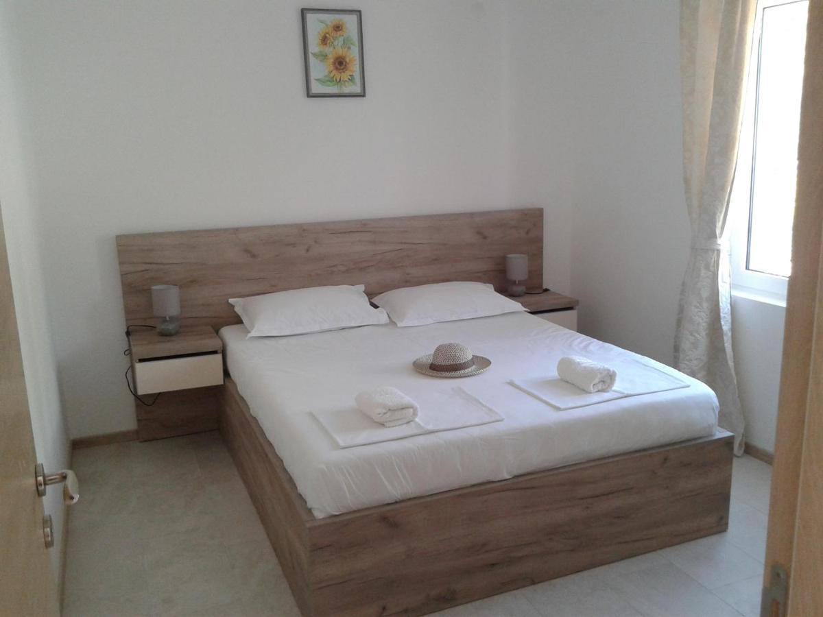 Apartments Odiva Luštica Kültér fotó